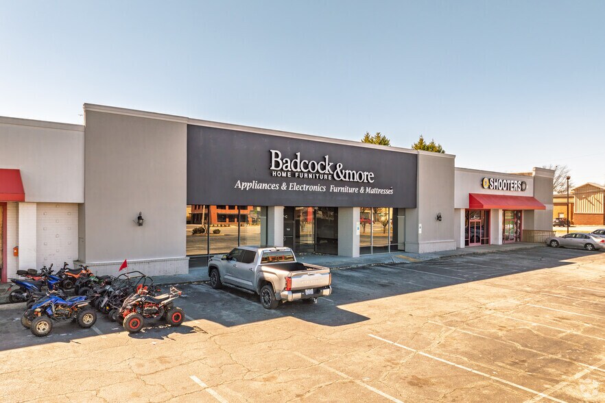 3407 W Gate City Blvd, Greensboro, NC à louer - Photo de l’immeuble – Image 2 sur 5