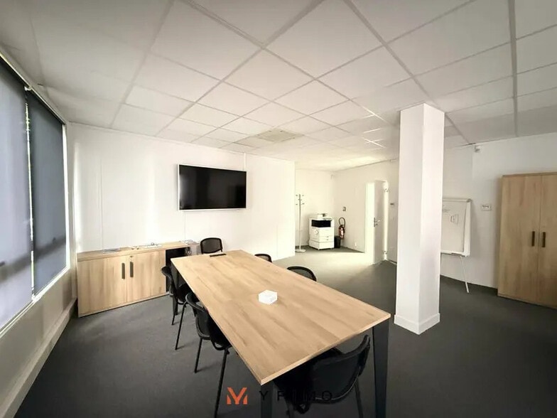 Bureau dans Saint-Germain-en-Laye à louer - Photo de l’immeuble – Image 2 sur 10