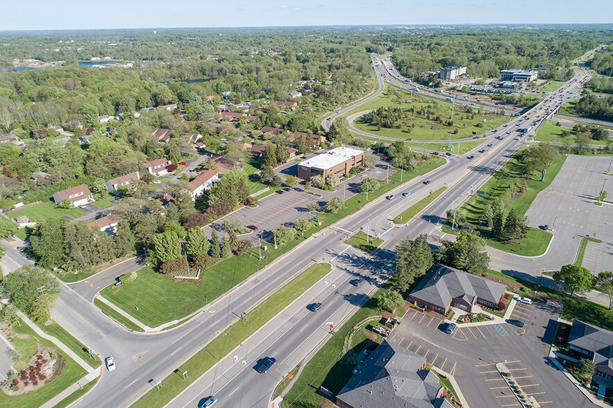 750 E Beltline Ave NE, Grand Rapids, MI à louer - Photo de l’immeuble – Image 3 sur 5