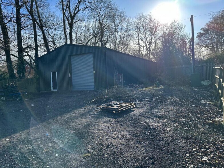 2 Ivy Dene Ln, East Grinstead à louer - Photo de l’immeuble – Image 2 sur 5