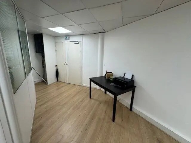 Bureau dans Clichy à louer - Photo de l’immeuble – Image 2 sur 8