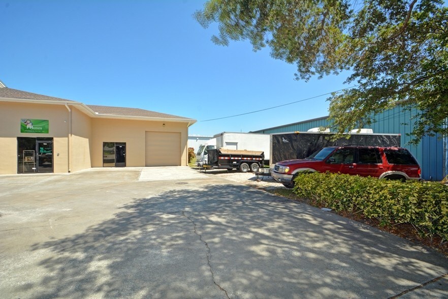 920-936 36th Ct SW, Vero Beach, FL à louer - Photo de l’immeuble – Image 2 sur 21