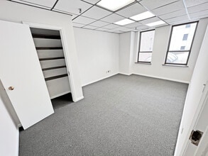 205 N College Ave, Bloomington, IN à louer Photo intérieure– Image 2 sur 3