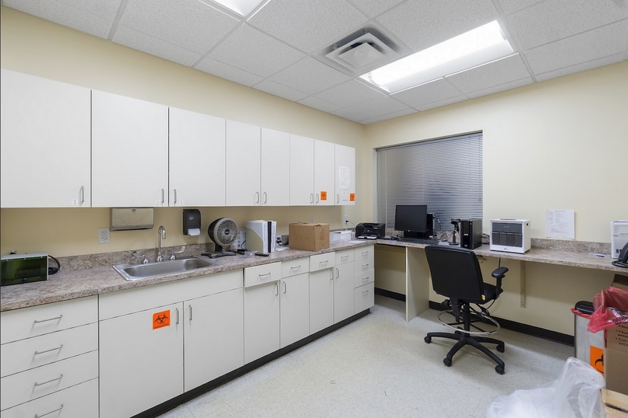 109 Pine St, Syracuse, NY à louer - Photo intérieure – Image 3 sur 6