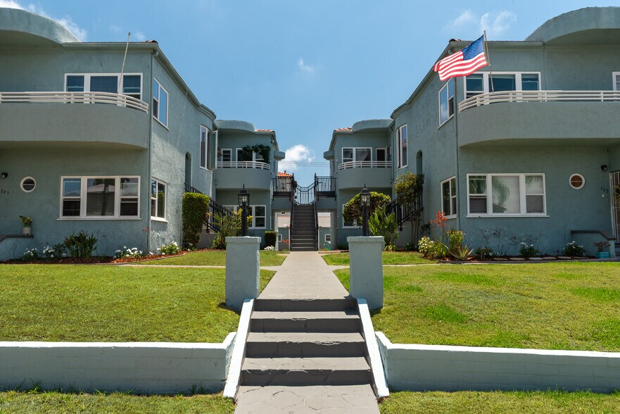 349-363 D Ave, Coronado, CA à vendre - Photo principale – Image 1 sur 25