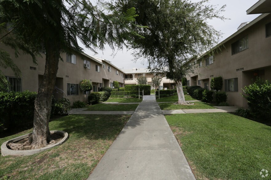 249 Amber Ct, Upland, CA à vendre - Photo de l’immeuble – Image 3 sur 38
