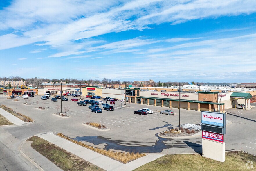 7817-7845 S Portland Ave, Bloomington, MN à louer - Photo de l’immeuble – Image 2 sur 6