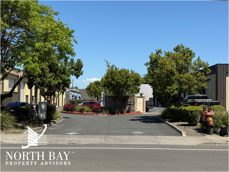 311 W 9th St, Santa Rosa, CA à vendre - Photo de l’immeuble – Image 3 sur 6