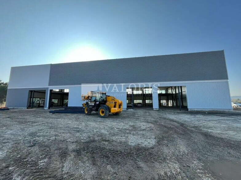 Local d'activités dans Marignane à vendre - Photo de l’immeuble – Image 2 sur 17