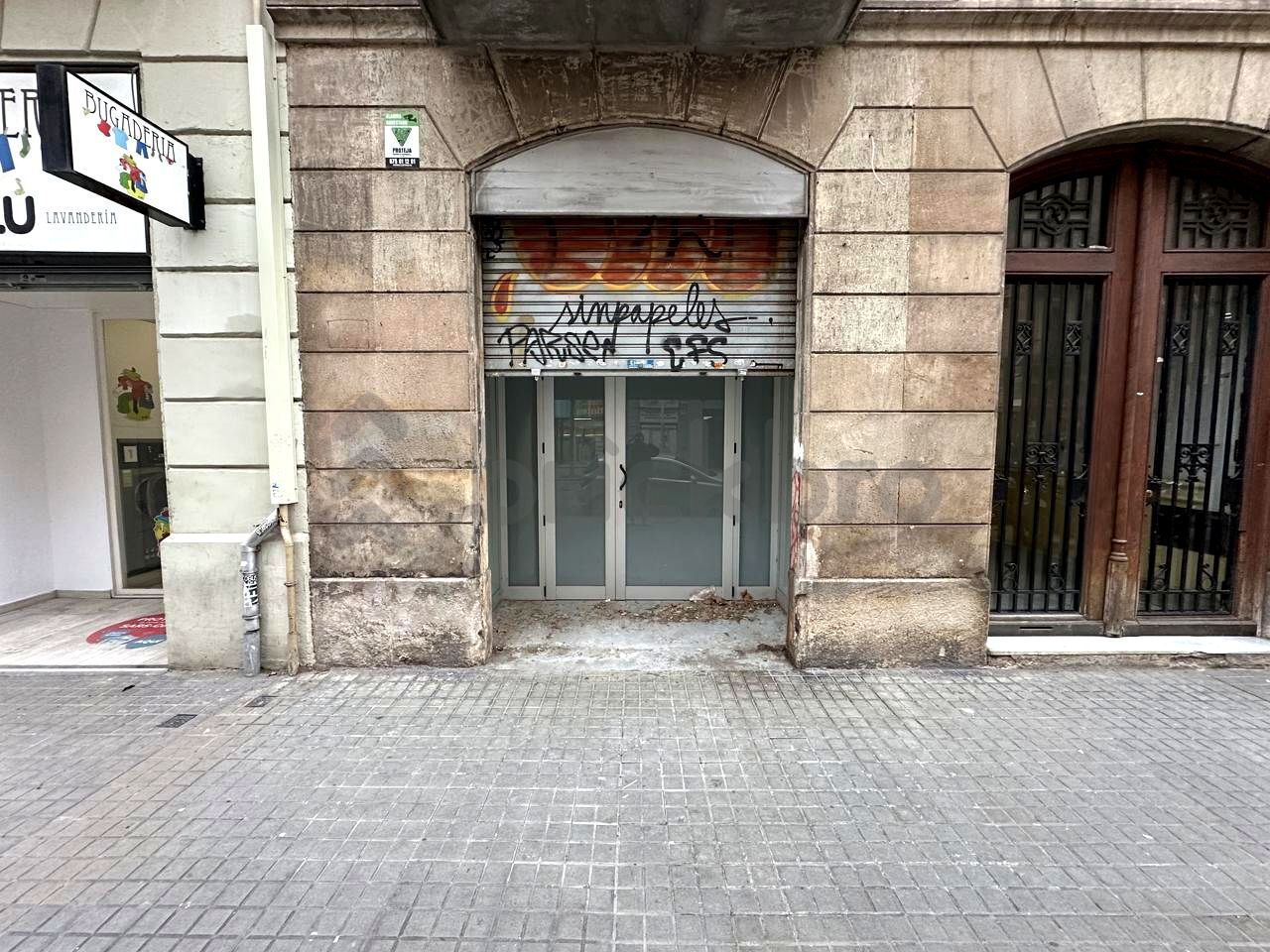 Local commercial dans Barcelone, Barcelona à louer Photo de l’immeuble– Image 1 sur 13