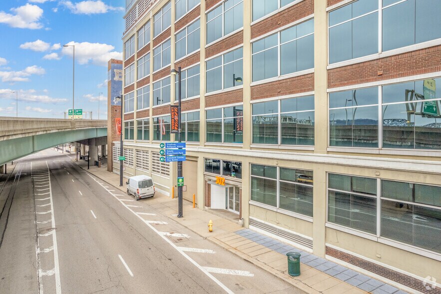 302 W 3rd St, Cincinnati, OH à louer - Photo de l’immeuble – Image 3 sur 6