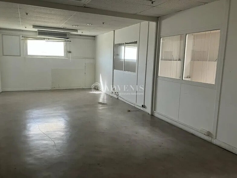 Local commercial dans Saint-Doulchard à louer - Photo intérieure – Image 3 sur 5