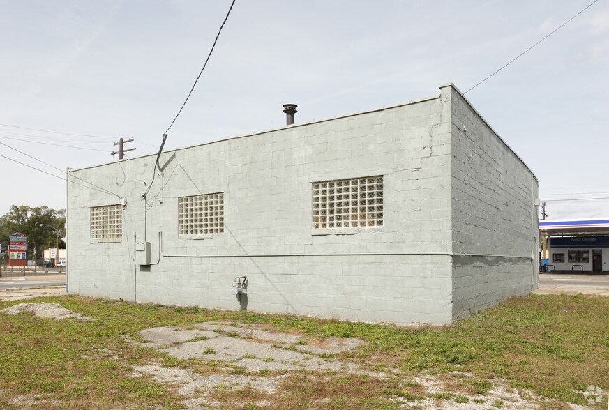 1900 E 7 Mile Rd, Detroit, MI à vendre - Photo de l’immeuble – Image 2 sur 2