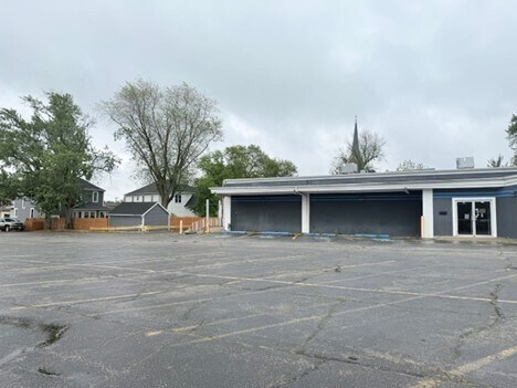 218 S East St, Crown Point, IN à vendre - Photo de l’immeuble – Image 3 sur 9