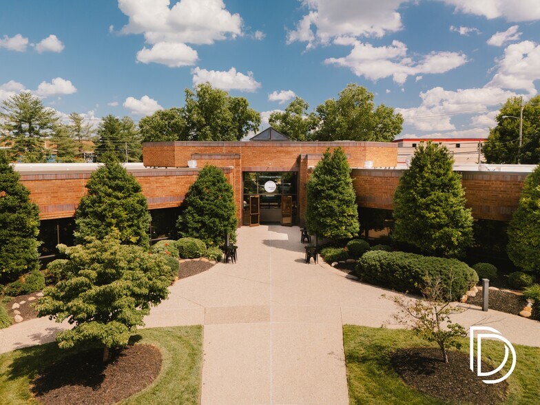 11492 Bluegrass Pky, Louisville, KY à louer - Photo de l’immeuble – Image 3 sur 17