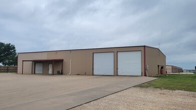 1002 Highland Rd, Cleburne, TX à louer Photo de l’immeuble– Image 1 sur 7