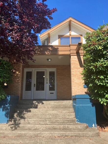 1011 Esther st, Vancouver, WA à louer - Photo principale – Image 1 sur 3
