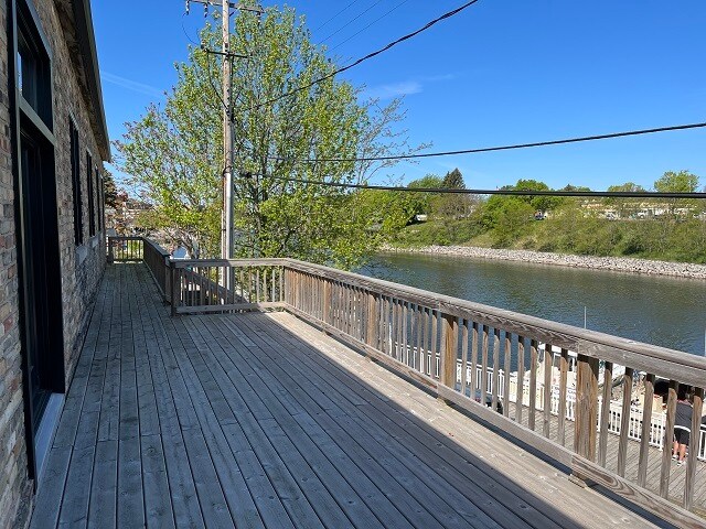 308 River St, Manistee, MI à louer - Photo de l’immeuble – Image 2 sur 38
