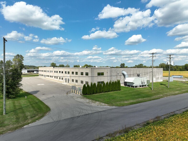 15211 Laethem Dr, Armada, MI à vendre - Photo de l’immeuble – Image 2 sur 10