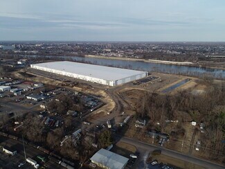 Plus de détails pour 2300 S Pennsylvania Ave, Morrisville, PA - Industriel/Logistique à louer