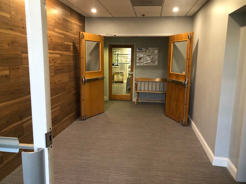 47 E Grove St, Middleborough, MA à louer - Photo de l’immeuble – Image 3 sur 11