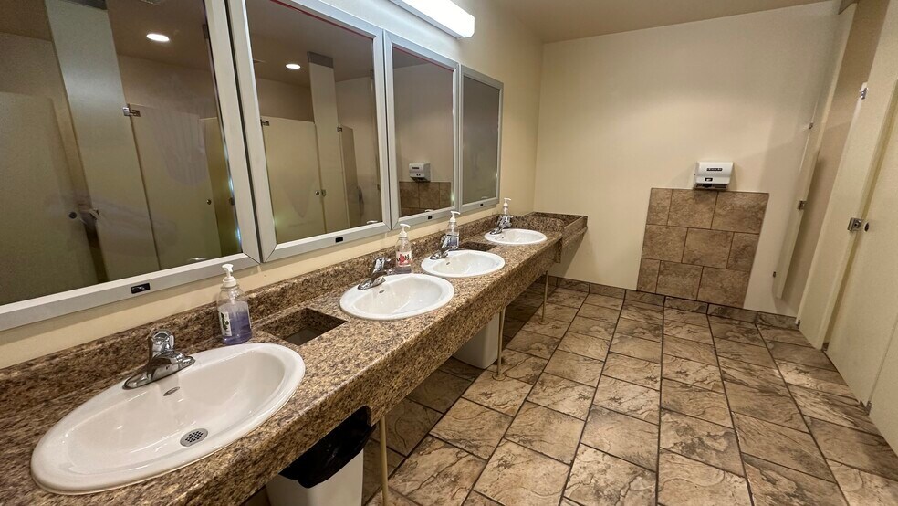 1381 Dinosaur trail, Drumheller, AB à vendre - Photo de l’immeuble – Image 2 sur 19