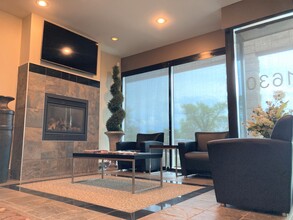 11630 Kingsway Dr NW, Edmonton, AB à louer Photo intérieure– Image 2 sur 12