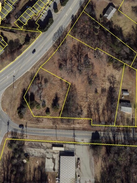 831-833 Guilford College Rd, Greensboro, NC à vendre - Photo de l’immeuble – Image 3 sur 9