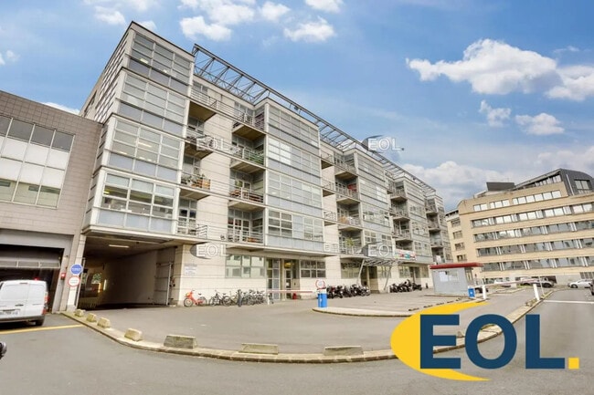 Plus de détails pour Local d'activités à louer