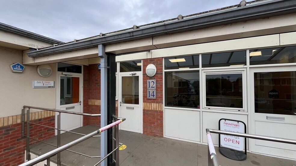 9-28 Athena Ct, Warwick à louer - Photo de l’immeuble – Image 3 sur 33