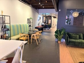 3317 W Fullerton Ave, Chicago, IL à louer Photo intérieure– Image 2 sur 10