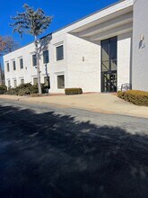 1635 Mineral Spring Ave, North Providence, RI à louer Photo intérieure– Image 2 sur 12