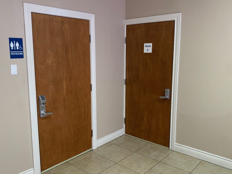801 N Main St, Boerne, TX à louer - Photo de l’immeuble – Image 3 sur 14