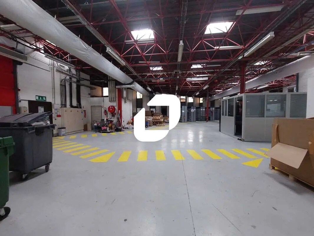 Local d’activités dans Montigny-le-Bretonneux à louer Photo intérieure– Image 1 sur 23