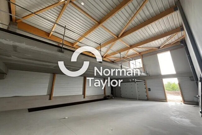 Plus de détails pour Local d’activités à vendre