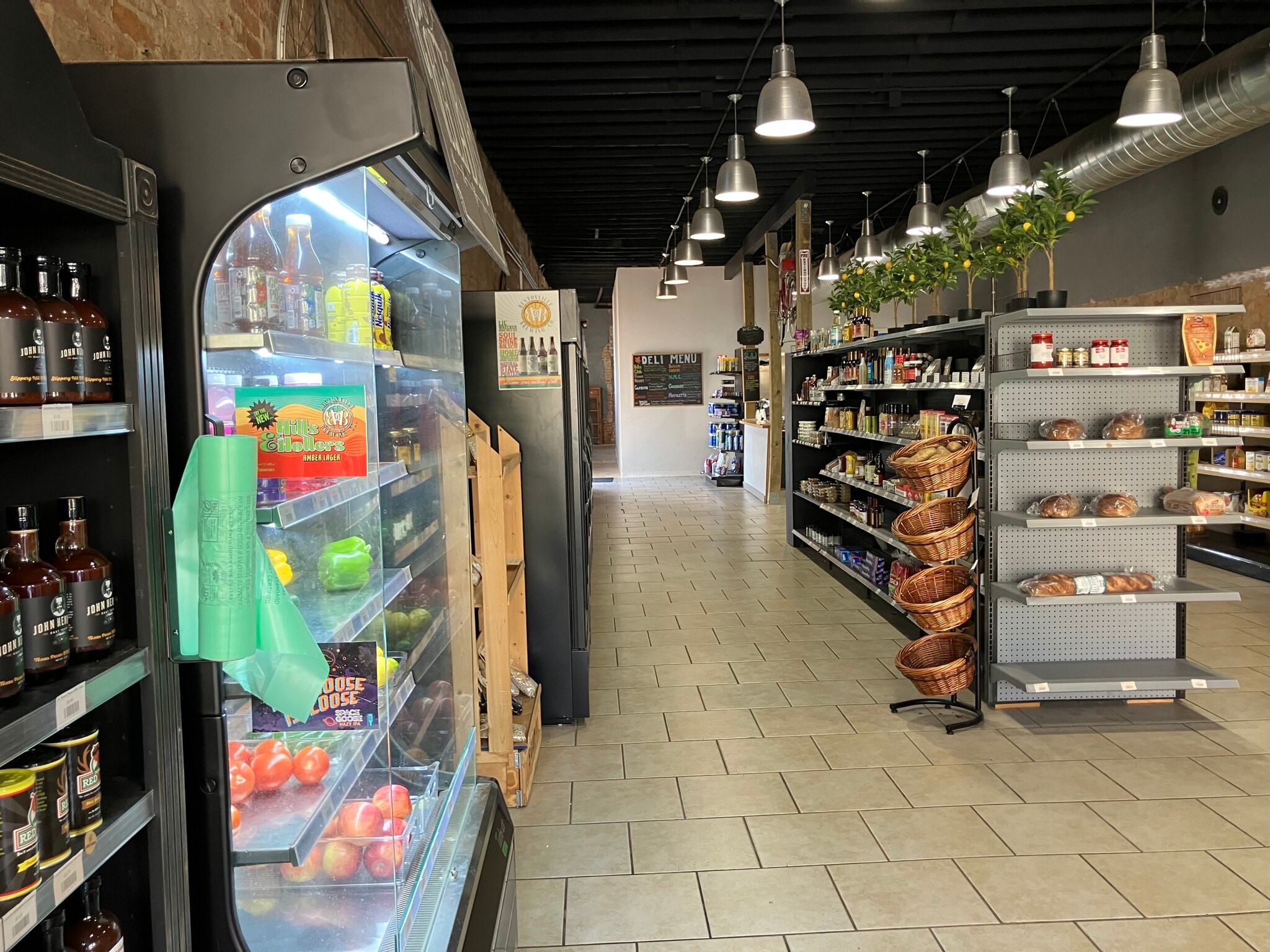 109 W Emma Ave, Springdale, AR à louer Photo intérieure– Image 1 sur 4