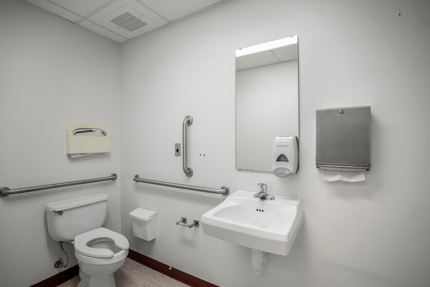 820 S Illinois Ave, Republic, MO à vendre - Photo de l’immeuble – Image 2 sur 45