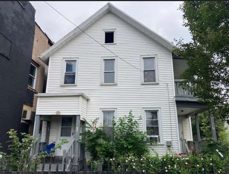 976 N Clinton Ave, Rochester, NY à vendre - Photo principale – Image 1 sur 1