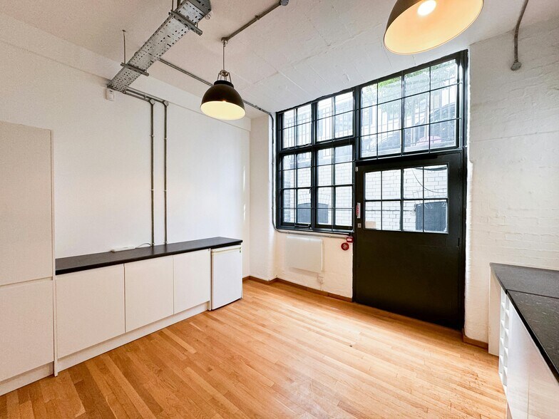 30 Gresse St, Londres à louer - Photo de l’immeuble – Image 2 sur 19