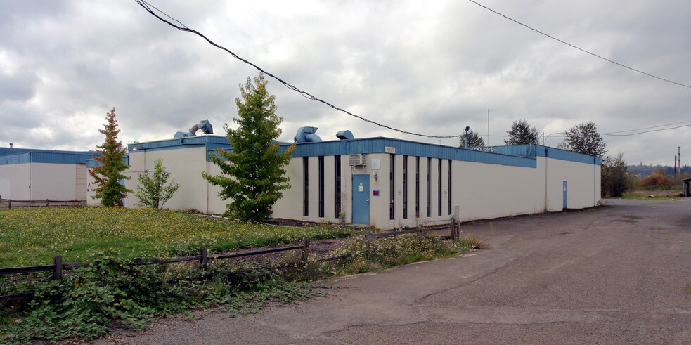 Bertelsen Rd Warehouse Opportunity portefeuille de 4 biens à vendre sur LoopNet.fr - Photo de l’immeuble – Image 2 sur 12