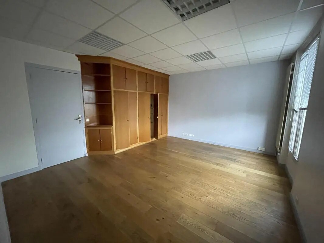 Bureau dans Paris à vendre Photo de l’immeuble– Image 1 sur 7