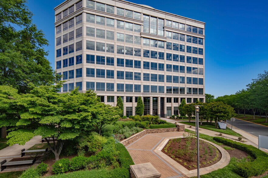 2550 Wasser Ter, Herndon, VA à louer - Photo de l’immeuble – Image 2 sur 9