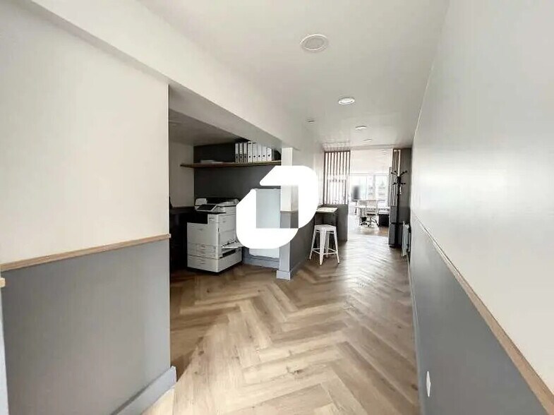 Bureau dans Pontoise à louer - Photo de l’immeuble – Image 3 sur 6