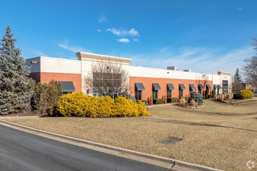 145 Tower Dr, Burr Ridge, IL à vendre - Photo principale – Image 1 sur 10