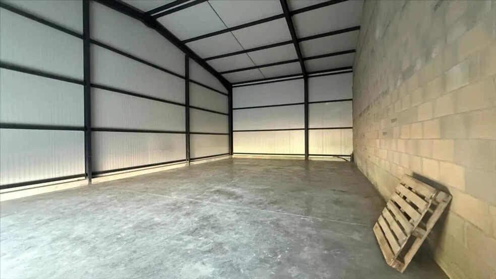 Industriel/Logistique dans Montagnat à vendre - Photo intérieure – Image 1 sur 2