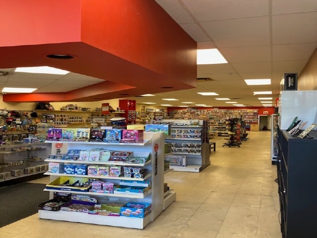 8235-8355 Rue Notre-Dame E, Montréal, QC à louer Photo intérieure– Image 1 sur 3