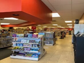 8235-8355 Rue Notre-Dame E, Montréal, QC à louer Photo intérieure– Image 1 sur 3