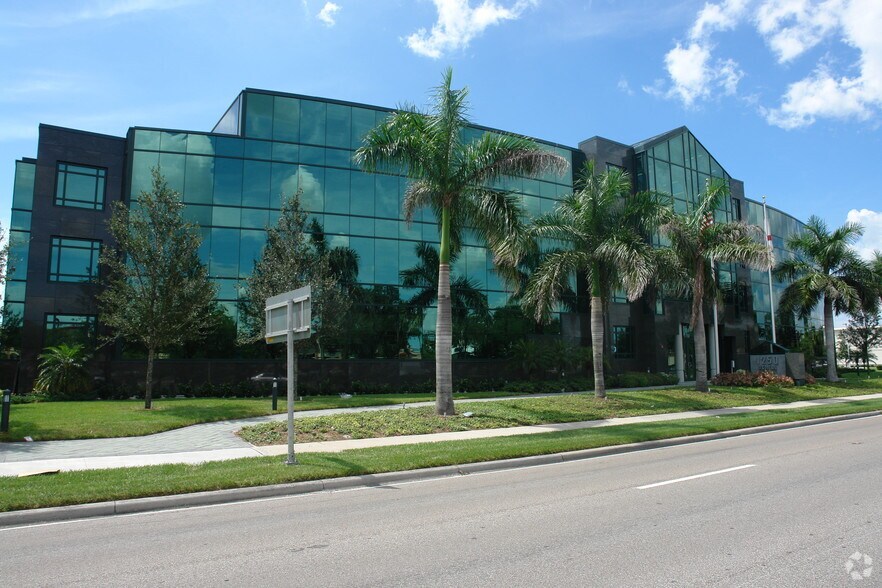 1250 S Tamiami Trl, Sarasota, FL à louer - Photo de l’immeuble – Image 3 sur 14