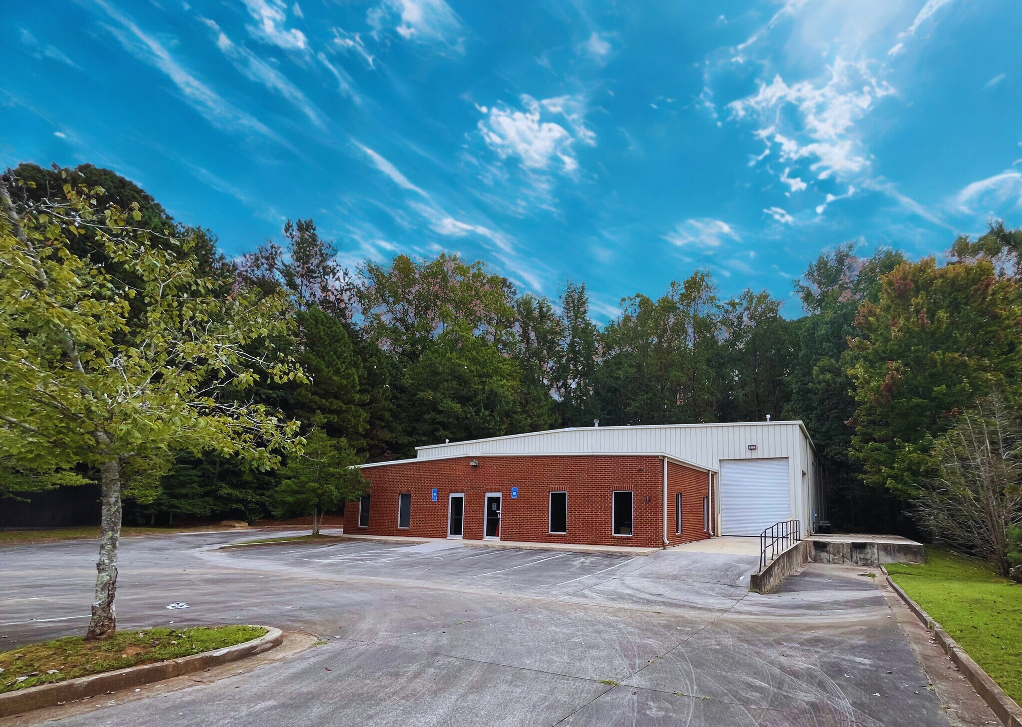 121 Holt Industrial Cir, Acworth, GA à vendre Photo de l’immeuble– Image 1 sur 6