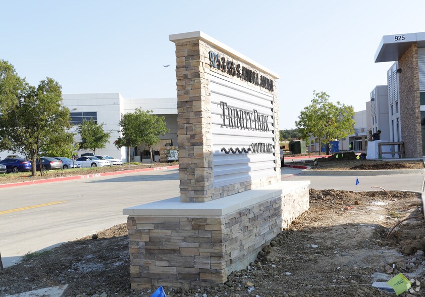 935 S Kimball Ave, Southlake, TX à louer - Photo de l’immeuble – Image 3 sur 8